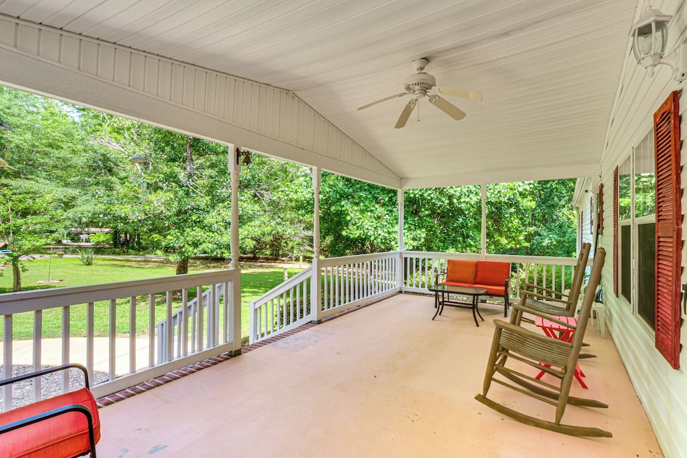 2 Mi to Dtwn: Retreat on 3 Acres in Pelzer!