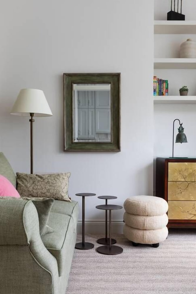 Coleherne Road III by Onefinestay