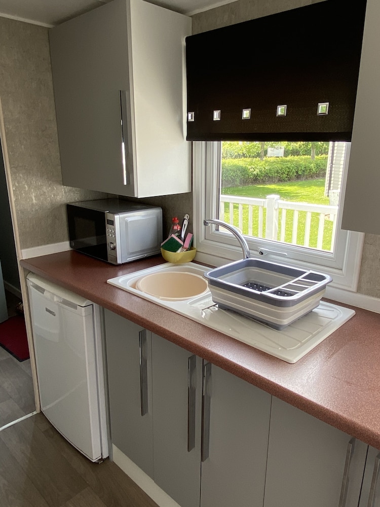 Inviting 3-bed Static Caravan Butlin's Skegness view 5