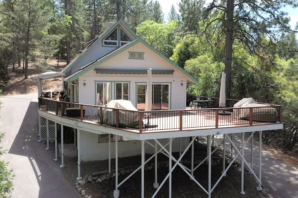 The Valley View: Pine Mountain Lake Cabin 4 Bedroom Home by RedAwning view 3