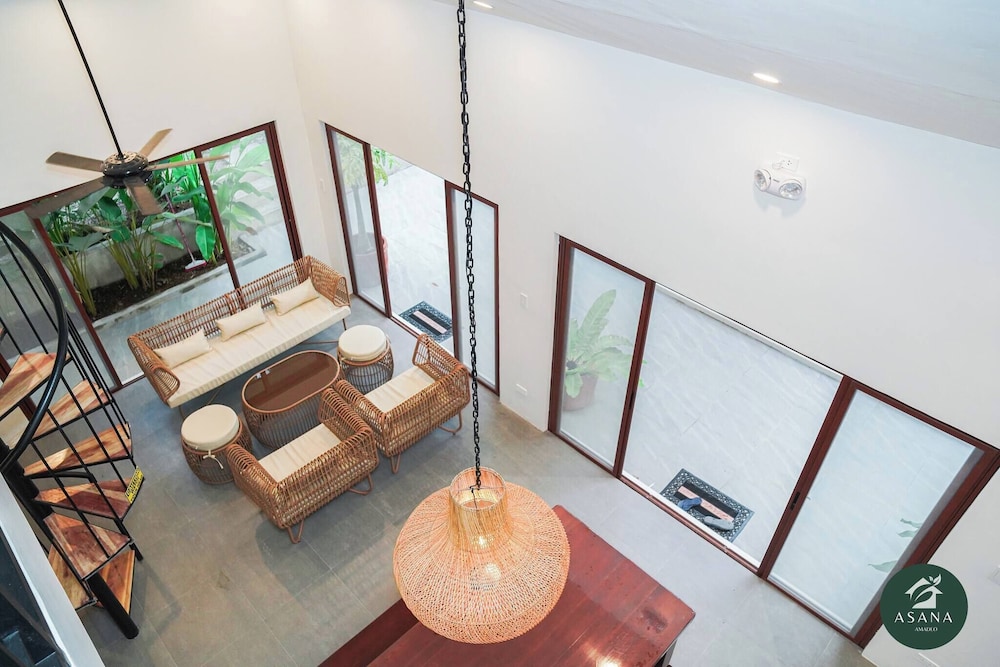 Modern Tropical 2BR Villa & Pool Retreat in Amadeo