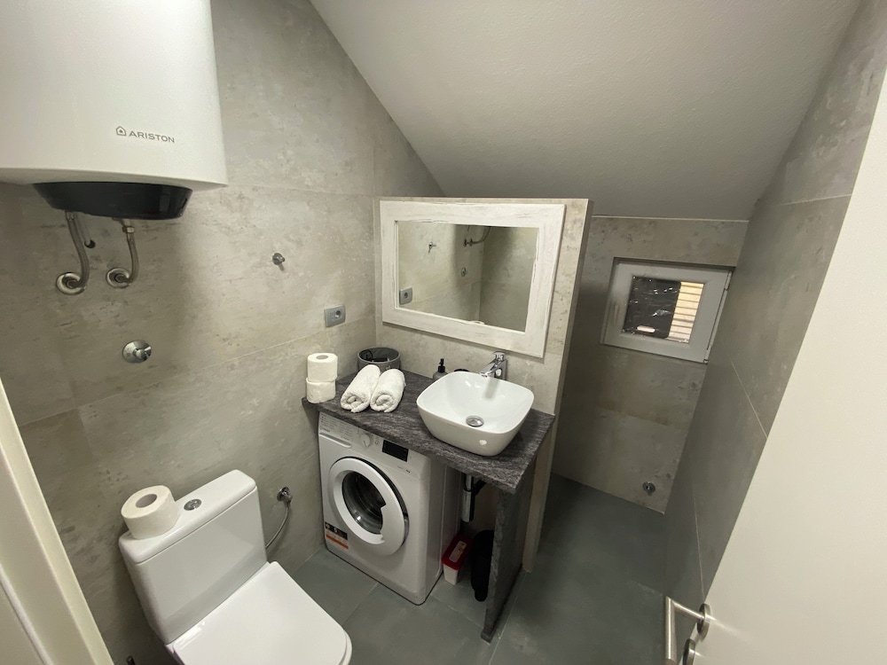 HOUSE 44 Apartments