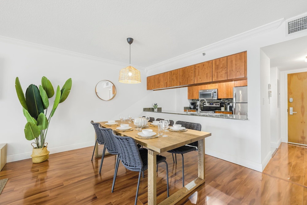 Relax & Feel The Good Vibes In Our Condo