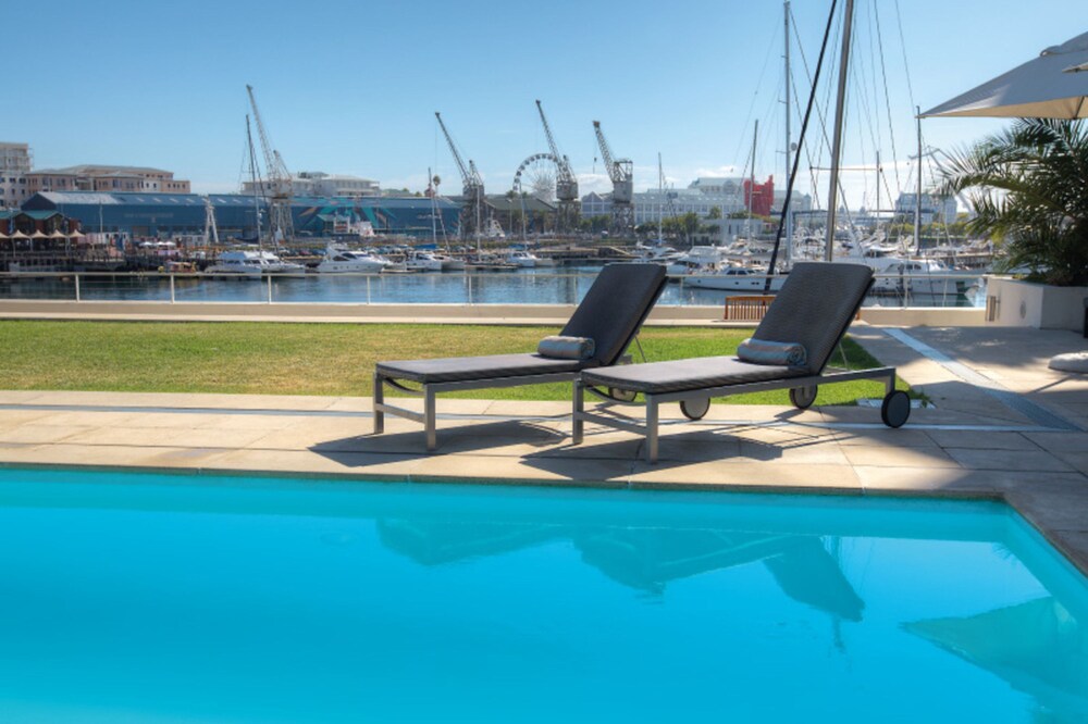 Canal View Two Bedroom Luxury Apartment - 510