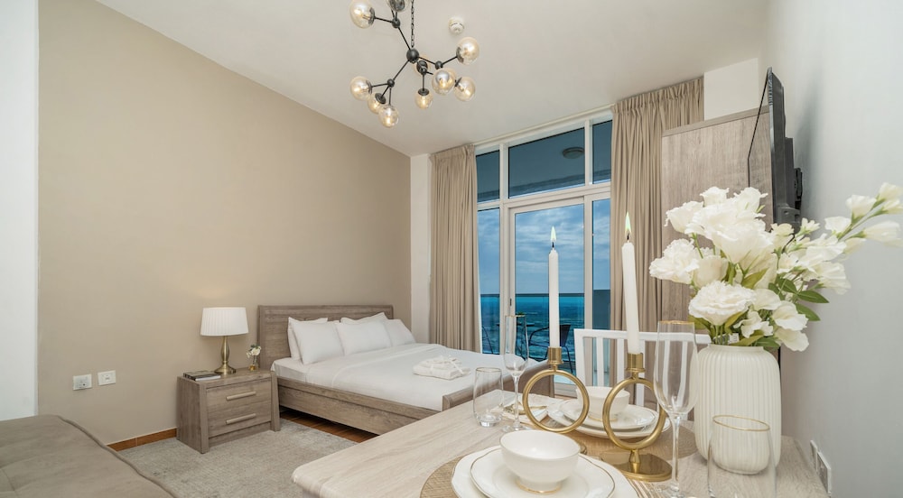 Modern & Stylish Studio in JVT