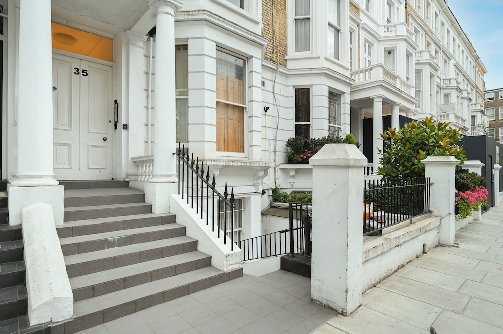 Imperial Earls Court Apartments