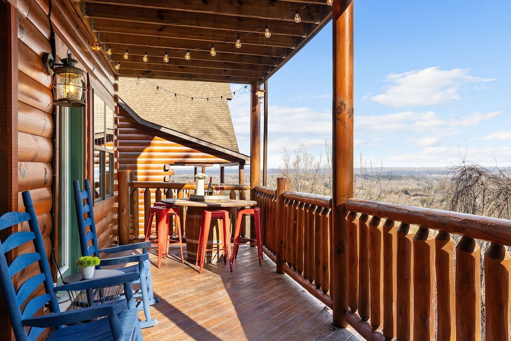 Bears Den Way Resort Cabin w Games Hot Tub View Mins From Dollywood