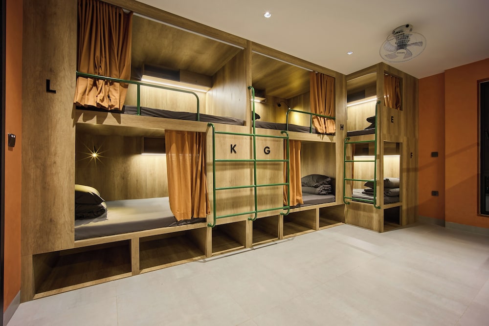 1995S HOSTEL