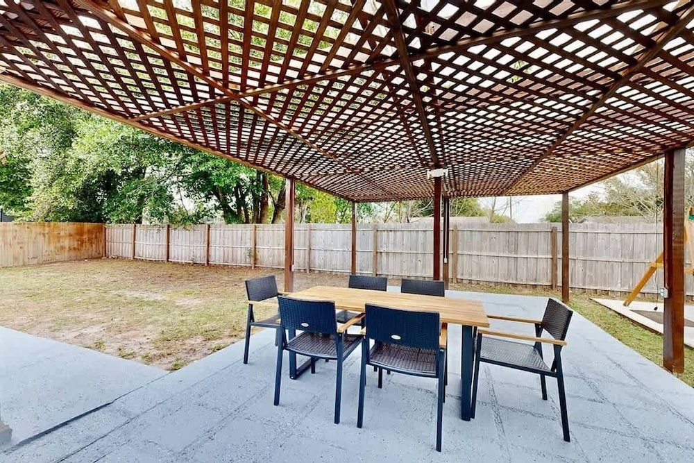 Brooksville Retreat! 3 Bed, 2 Bath!
