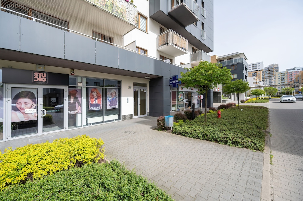 Bright Apartment With Balcony by Renters