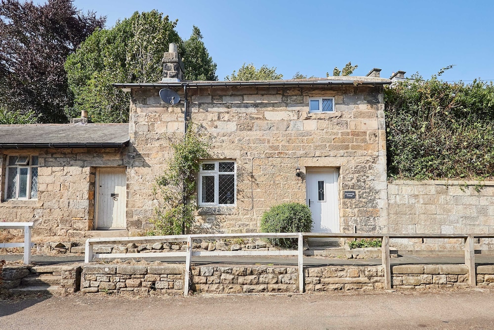Host Stay Brackenrigg Cottage