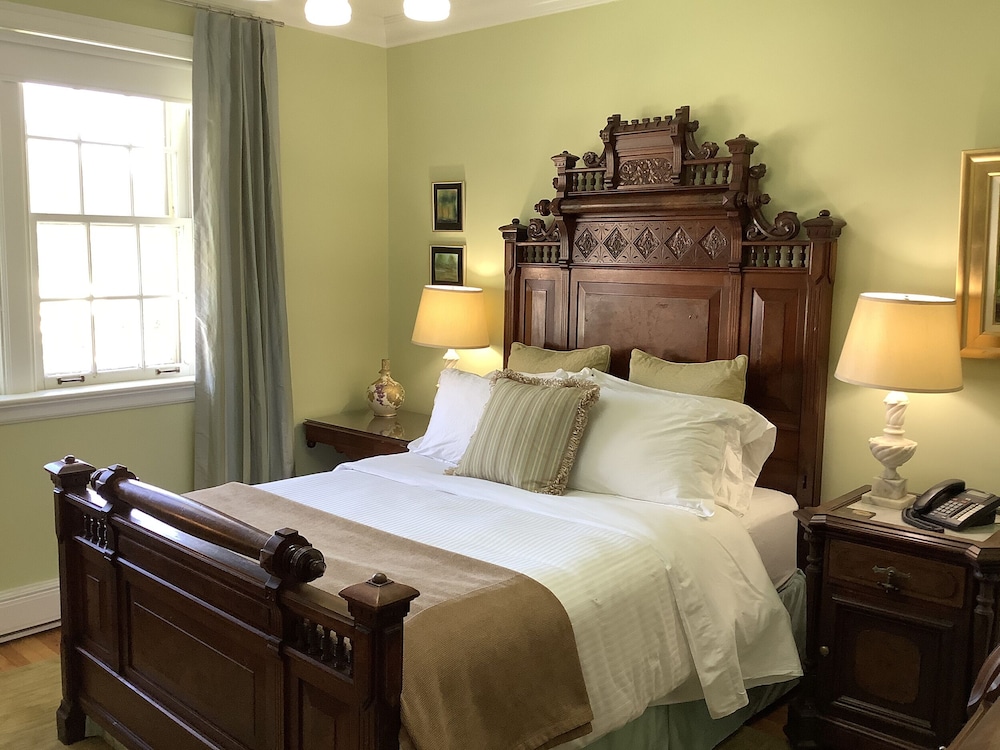 Manoir Chamberland (Adults Only, No Pets) view 2