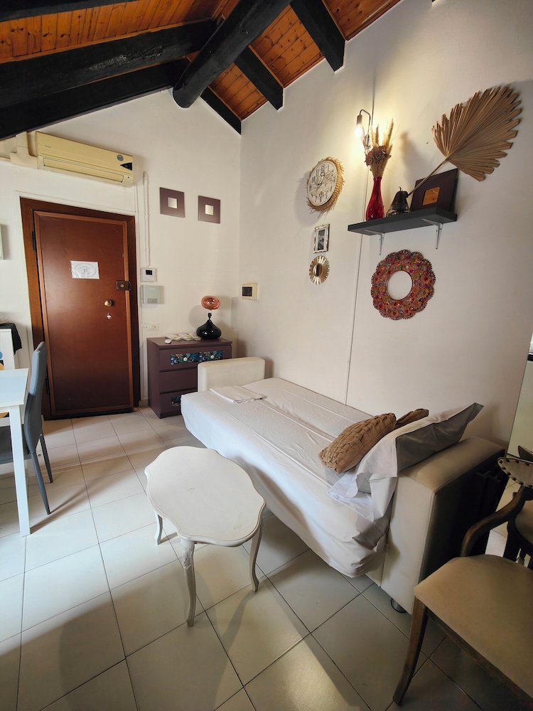 Mercanti Attic Version