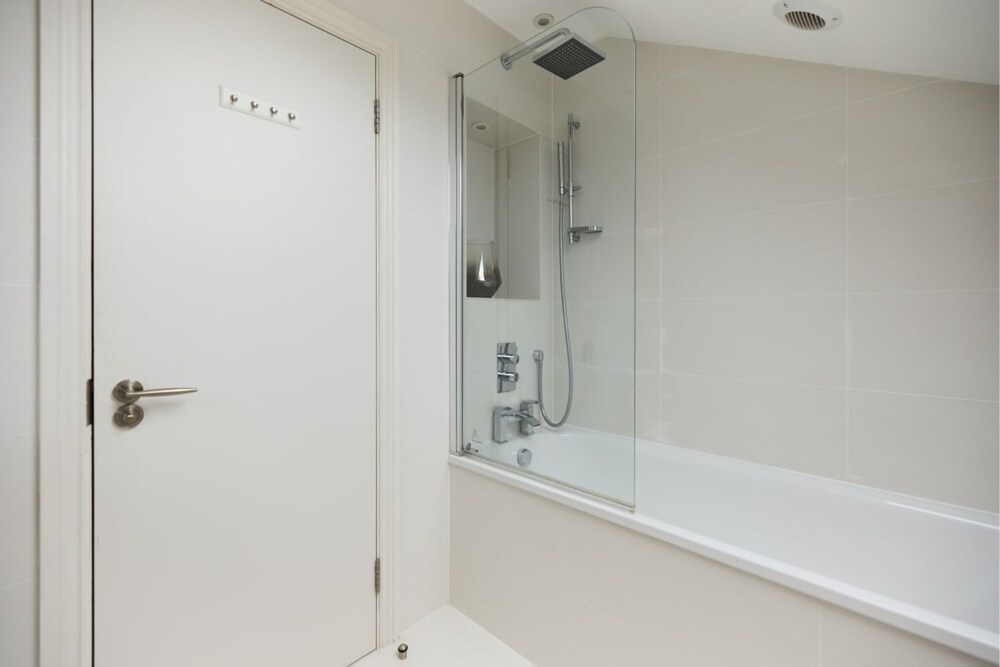The Latimer Wonder - Stunning 5bdr House With Garden