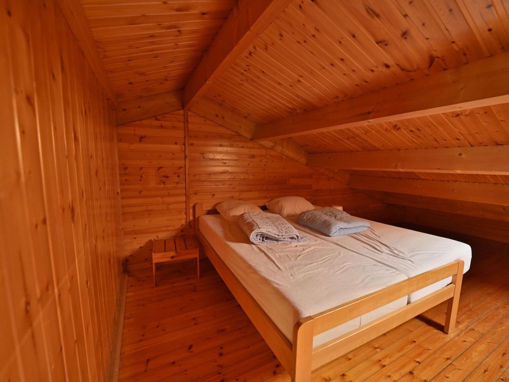 Chalet in Durbuy With Jacuzzi & Garden view 4