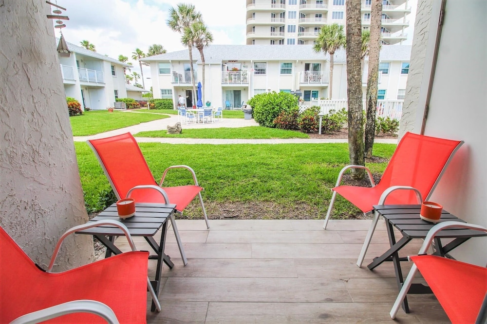 Colony Beach Club 116