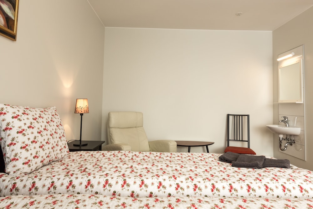 Guesthouse Garun, Skolavellir