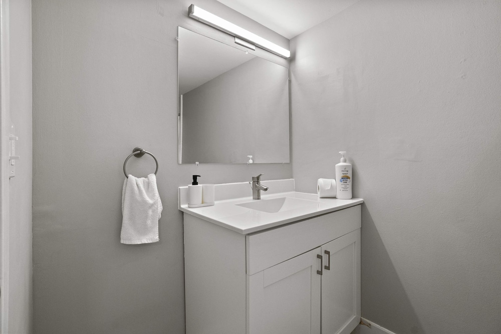 Welcoming 2BR 2BA Retreat With Modern Comforts