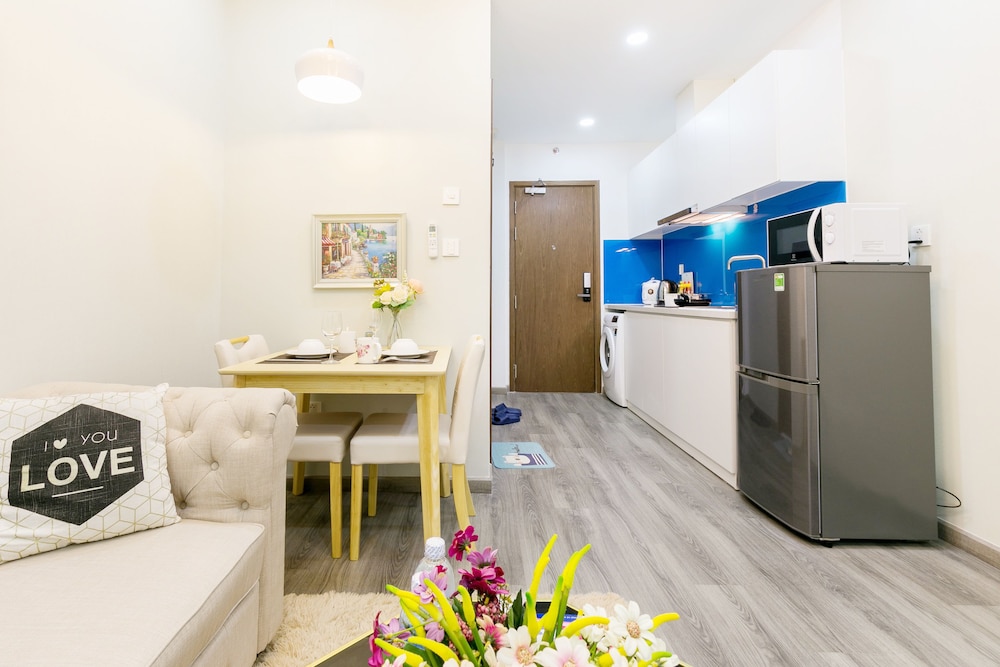 Jennifer House - Millenium Apartment