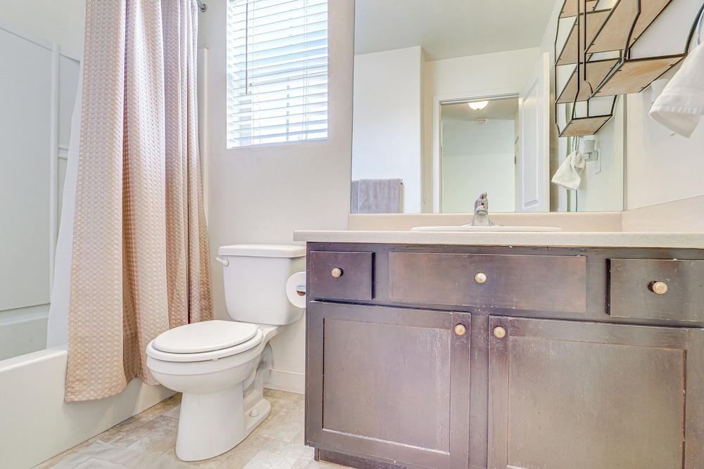 9 Mi to Downtown Slc: Peaceful Home w/ Pool Access