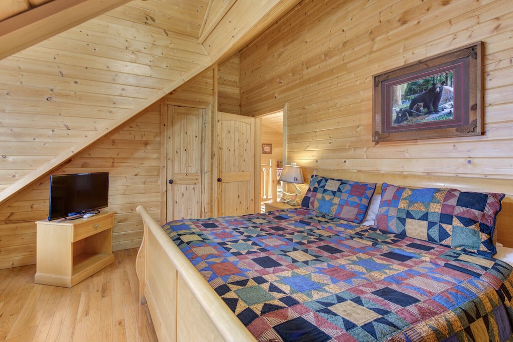 Woodland Wonder w/ Hot Tub and Pool Table! view 3