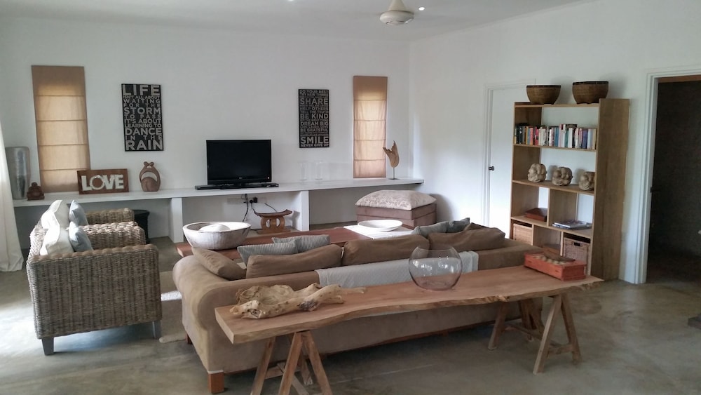 Castaway Lodge