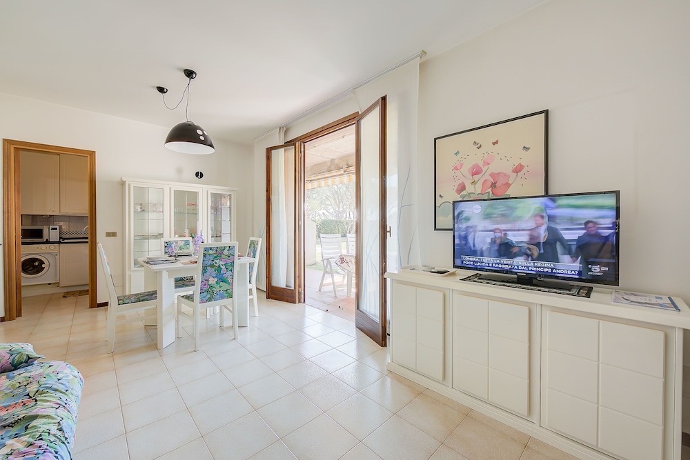 Lella Apartment Front Beach Garda Lake photo 3