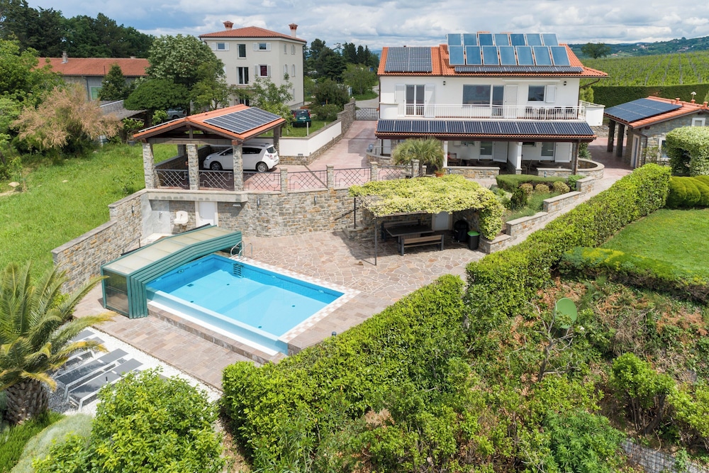 Pool Studio Debeli Rtič 1