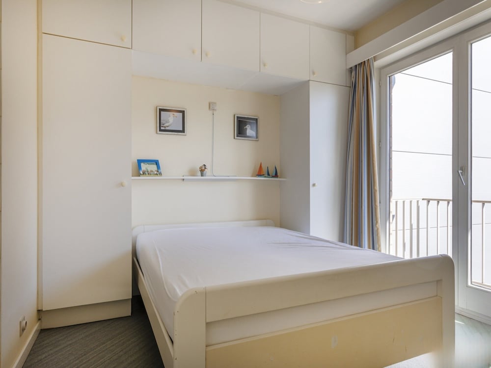 Pleasant Flat on Seafront With Terrace
