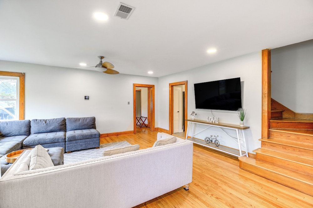 Charming Damascus Retreat w/ Deck & Creek Views! view 4