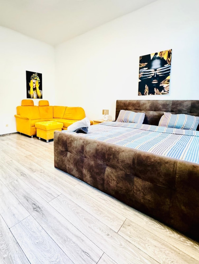 Affordable Cozy 3BR Apt Near FAC Platz