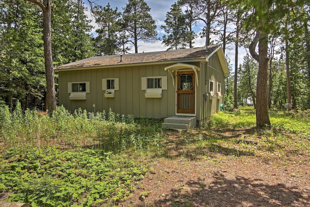 Rustic De Tour Village Cabin w/ Deck on Lake Huron
