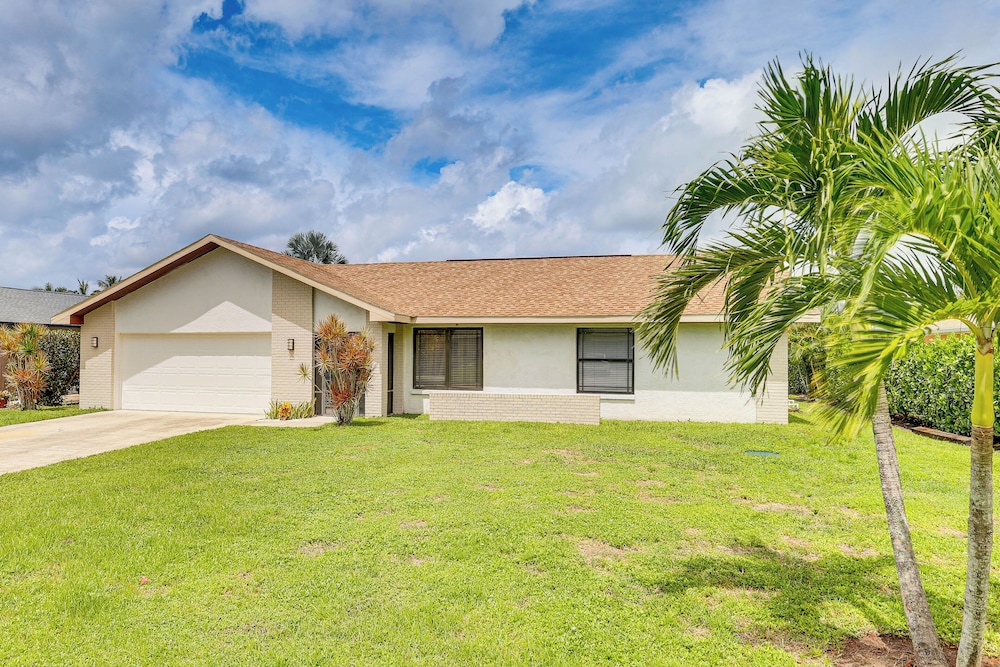 Sleek Family Home w/ Pool & Hot Tub in Fort Myers!