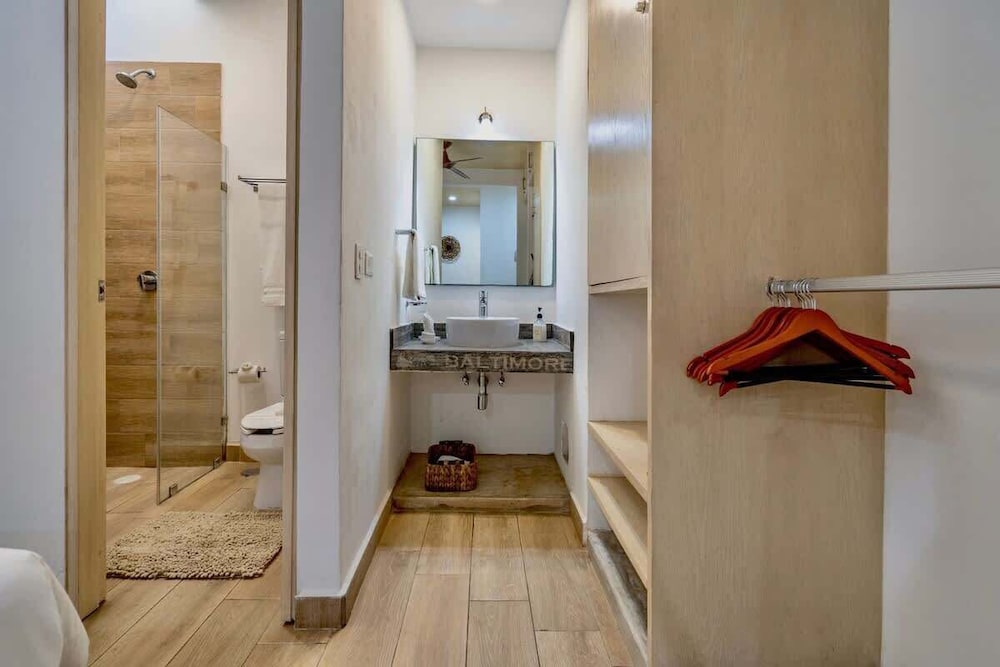 3br. Exclusive TH W/spacious Roof & Private Pool