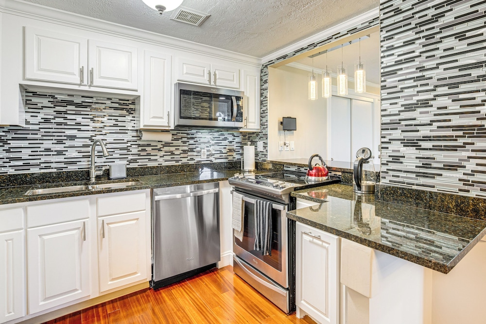 1 Mi to Millyard District: Unit w/ Furnished Porch