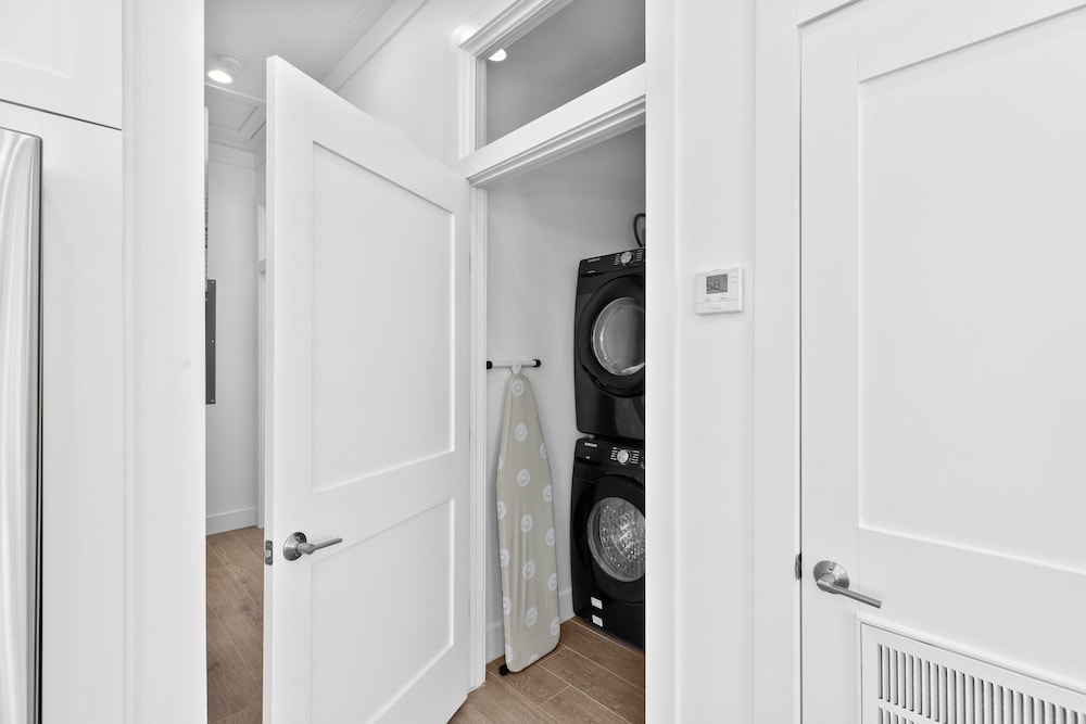 The Scarlett - Private Home At The Shores 3 Bedroom Home