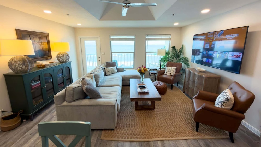 Penthouse Beachfront Views Renovated 4 Bedroom Condo