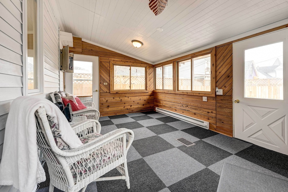 Roomy Vacation Rental in Downtown Fort Wayne! view 5