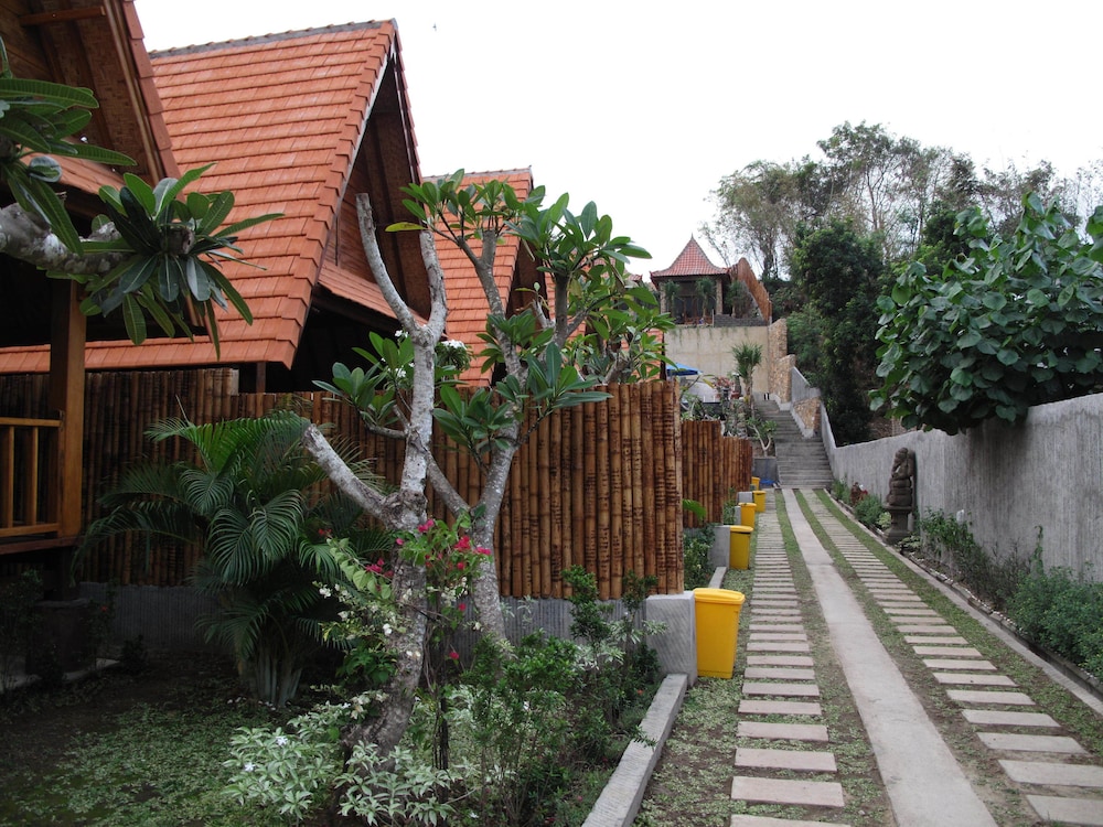 Yoki's Bungalows