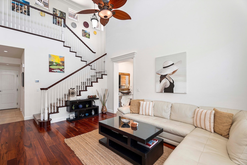 Beautiful Townhouse - Great Amenities and Spacious Lanai! Comes With Beach Pass! - Vrkcv
