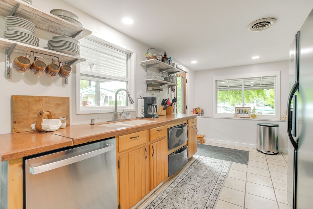 1 Mi to Burr Oak Lake: Home w/ Deck & Patio!