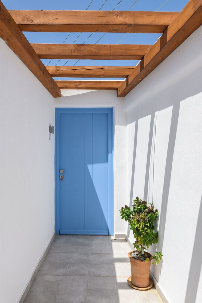 Eleven Keys Mykonos Suites