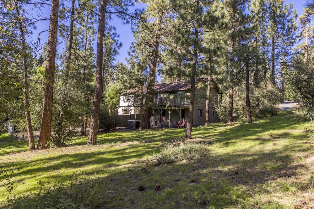 1 Mi to Slopes: Big Bear Ski Haven w/ Hot Tub