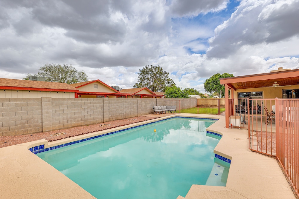 Charming Home w/ Pool - Near Mesa Arts Center! - Property Image 6