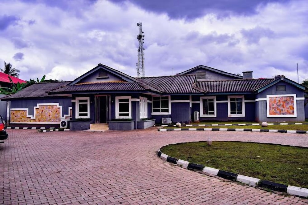 CANDOW HOTEL