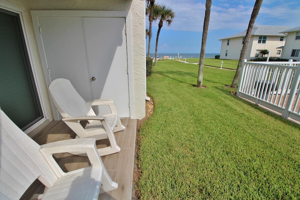 Colony Beach Club 132