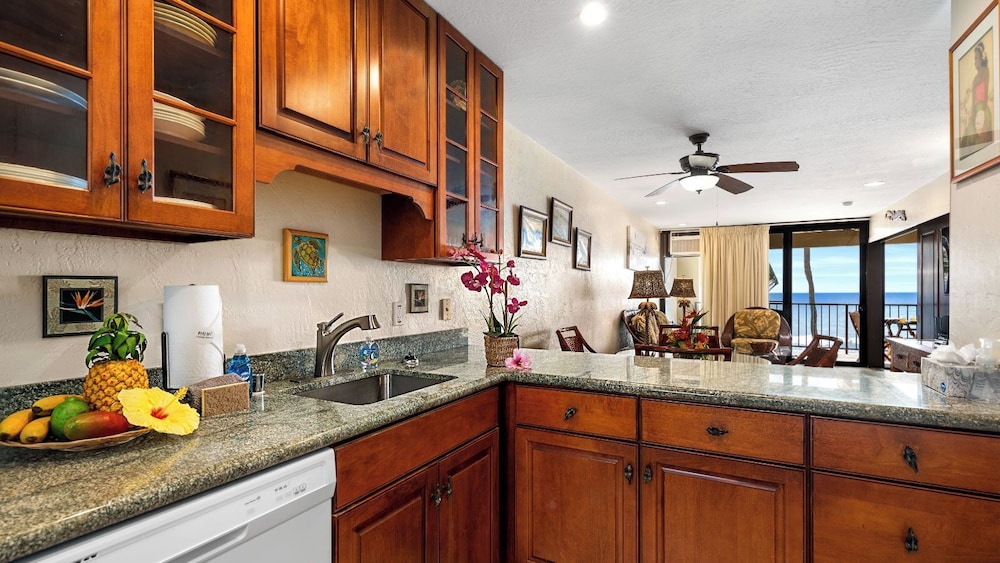 Direct Ocean Front - Close to Town - AC - Upper Floor- Vrkcv