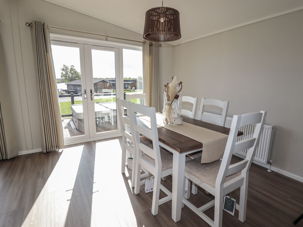 35 Delamere Point