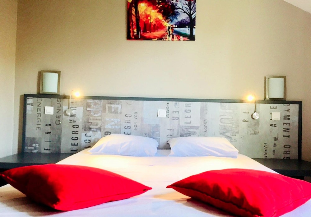 Chalon-Sur-Saone Vacations - Logis Hotel de la Thalie - Property Image 1