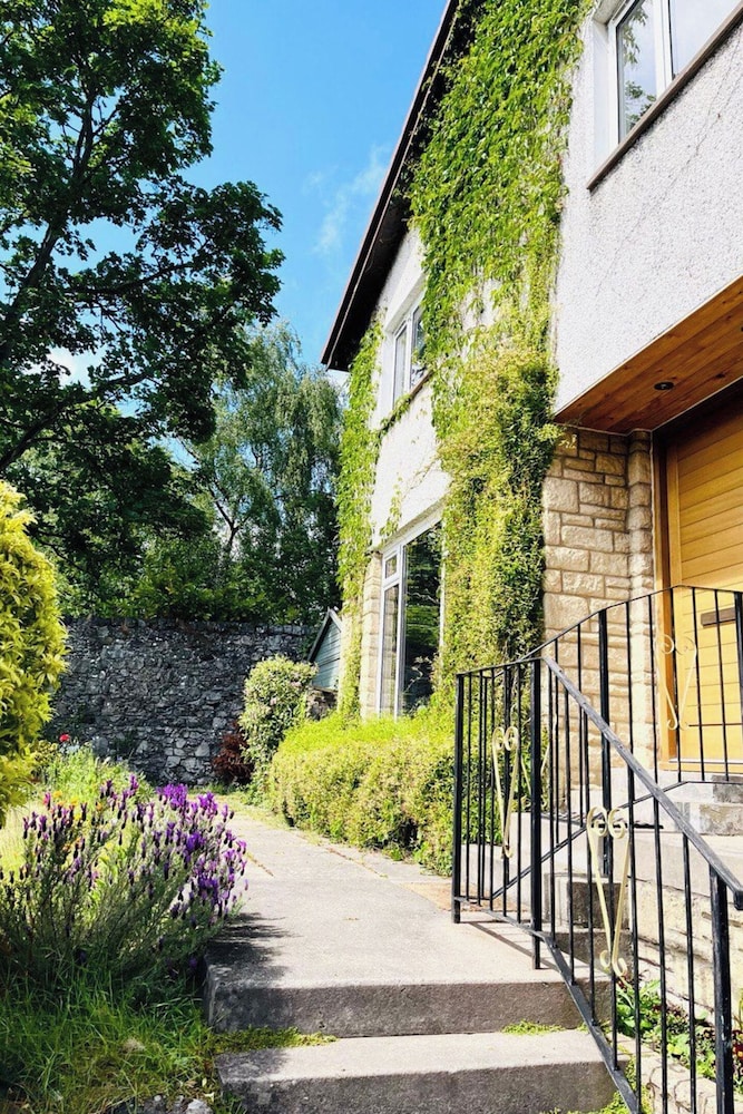 4-bed Seaside Dream House - Sleeps 8 & Parking